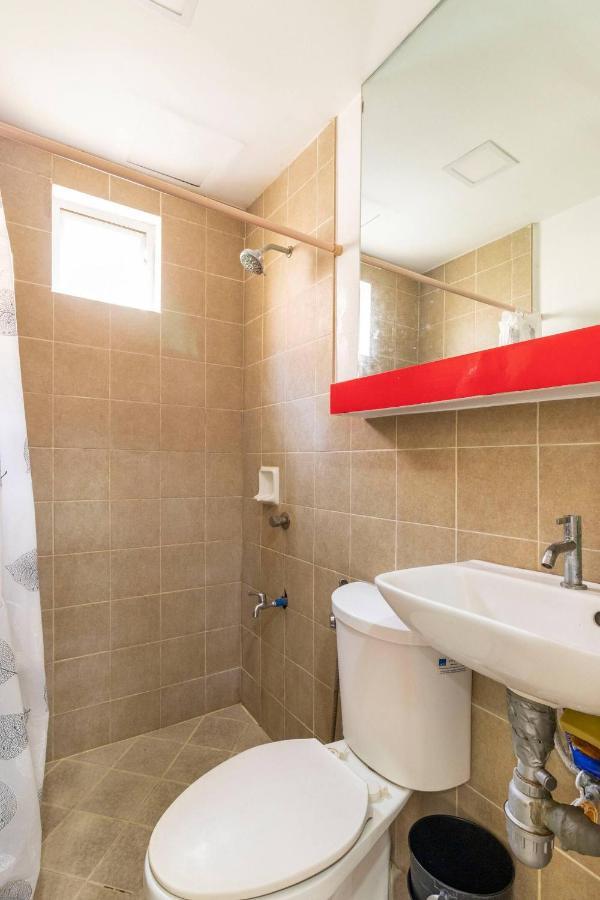 Brew Home Bacolod - 3 Bedroom House Екстер'єр фото